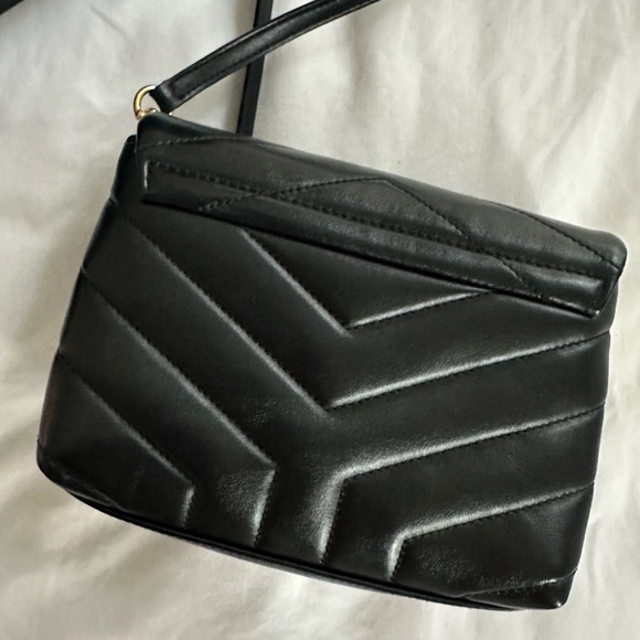 YSL Toy Loulou Leather Crossbody Bag in black and gold - Picture 3 of 15